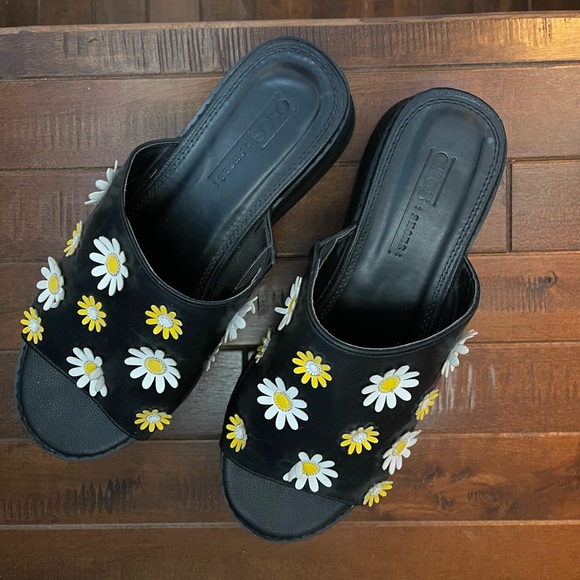 Retro Daisy Black Platform Shoes - Picture 5 of 6
